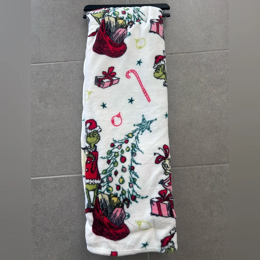 The Grinch Holiday Plush Blanket‎ Christmas Oversized Throw 50x70 NWOT